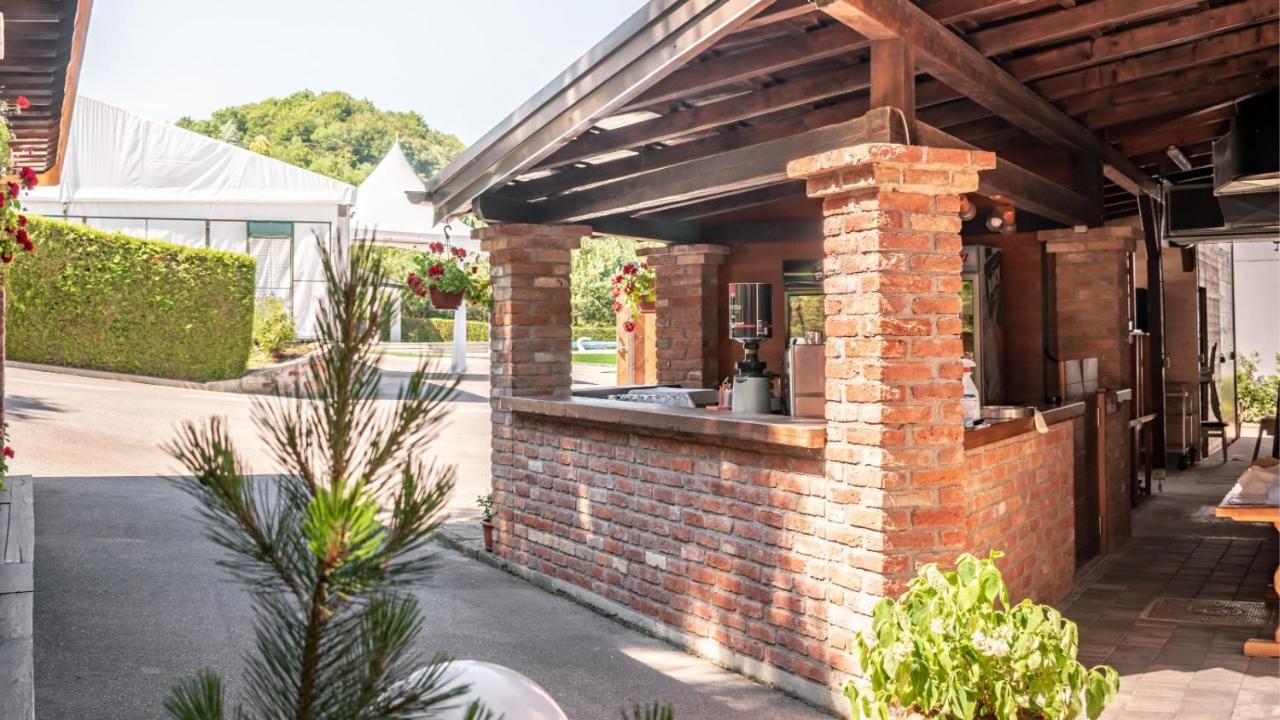 Hotel & Restaurant Se-Mi Veliko Trgovisce Екстер'єр фото