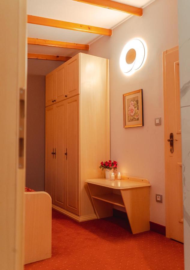 Hotel & Restaurant Se-Mi Veliko Trgovisce Екстер'єр фото