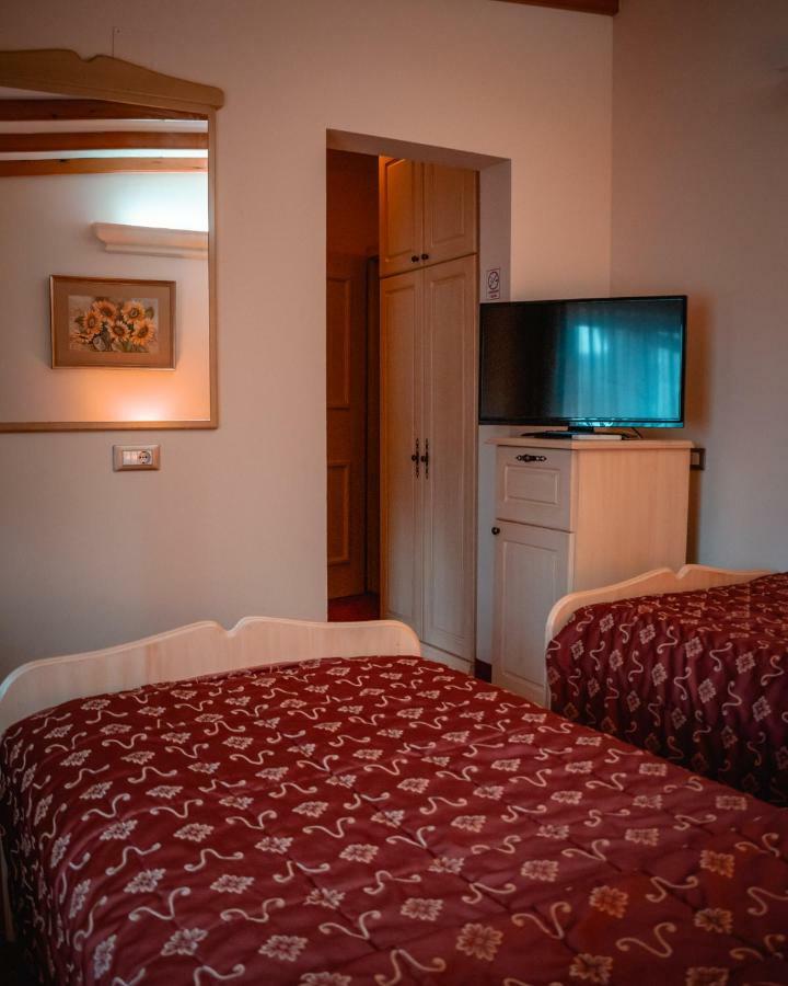 Hotel & Restaurant Se-Mi Veliko Trgovisce Екстер'єр фото